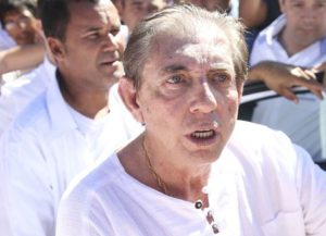Ameaçado de prisão, médium propõe trabalhar sob supervisão policial