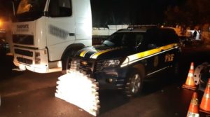 Motorista é preso com 103,4 quilos de cocaína em carreta na BR-060