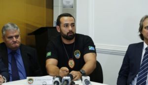 Mensagens no celular entregaram delegado preso por sumiço de cocaína na Polícia Civil