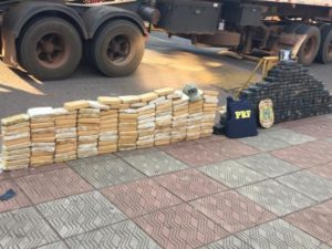 Motorista de carreta receberia R$ 100 mil para entregar cocaína em SP