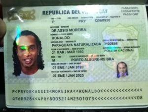 Ronaldinho Gaúcho é preso no Paraguai com documento falso e culpa empresário