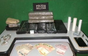 PM prende mulher que traficava com o namorado e o irmão, apreende drogas e mais de R$ 3,5 mil em Chapadão do Sul