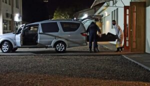 Homem assassina a mulher, atira em crianças e se mata sobre o altar de igreja em cidade de MS