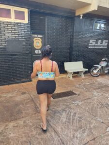 Travesti que roubou motorista de aplicativo é presa