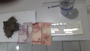 Polícia Militar apreende casal por tráfico de drogas e cancela boca de fumo em Alcinópolis