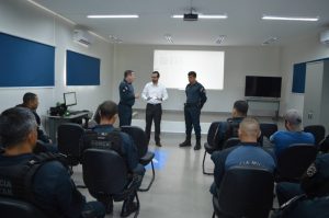 Polícia Militar recebe palestra com promotor em Coxim