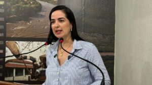 Vereadora Adriana Nabhan aponta possíveis irregularidades em compra de materiais escolares e aciona Ministério Público