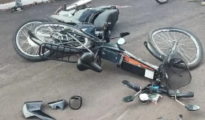 Motociclista fica em estado grave em colisão com bicicleta elétrica em Bataguassu